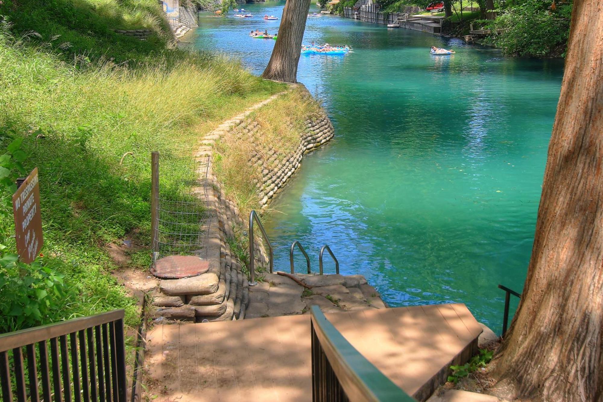 The Iron Cactus Condo On The Comal Cw C102 New Braunfels Exterior photo