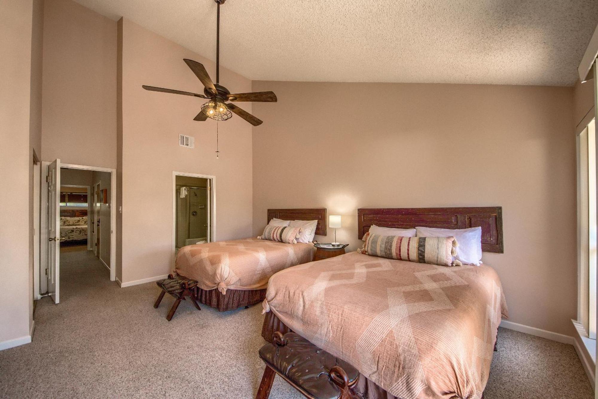 The Iron Cactus Condo On The Comal Cw C102 New Braunfels Exterior photo